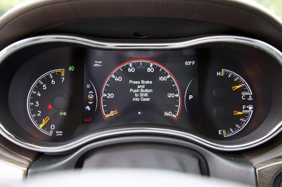  Jeep Grand Cherokee Overland 2014 года  (фото 14 из 34)